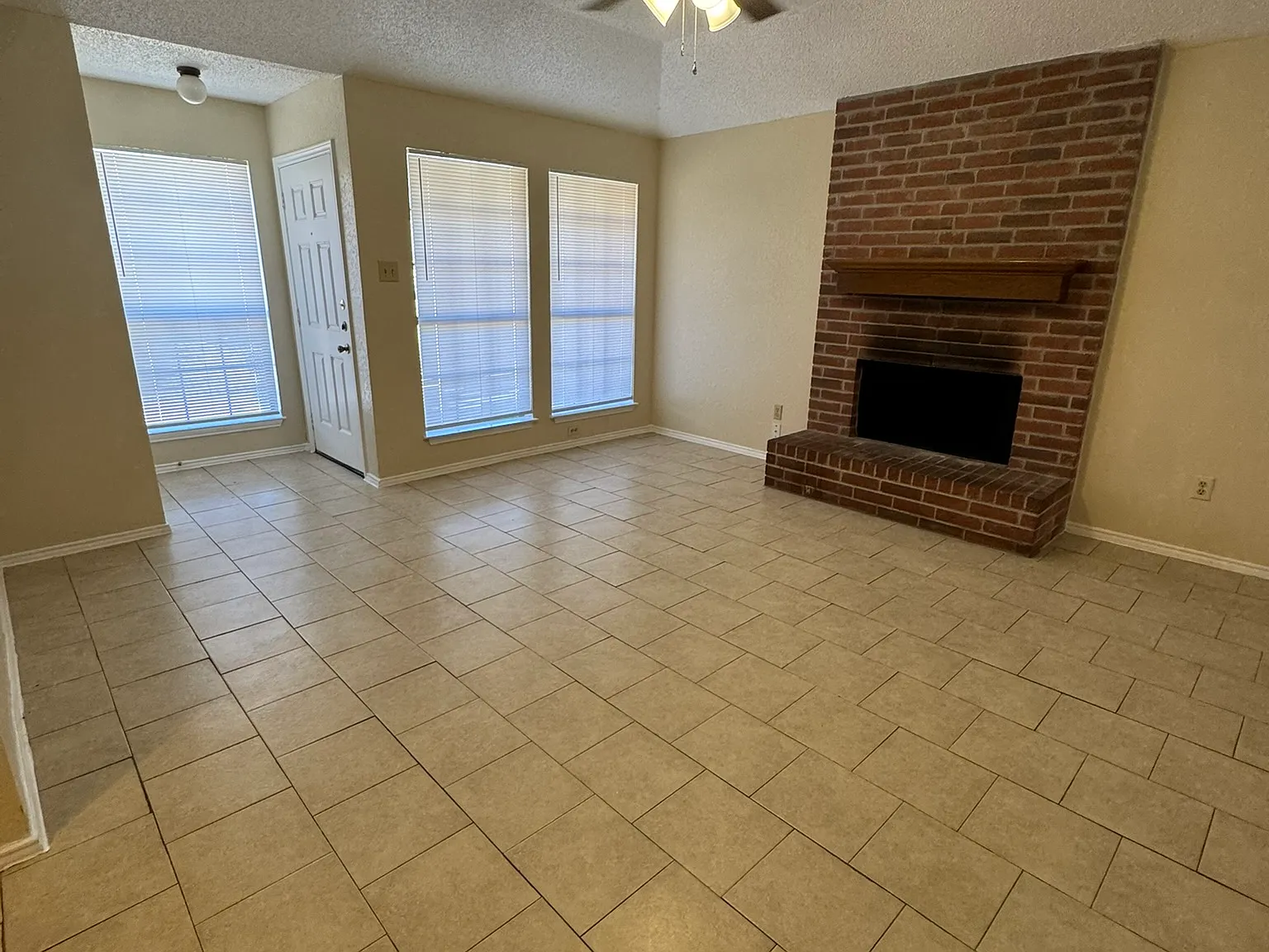 3 bed, 1008 sqft, $1,500 — Photo 2