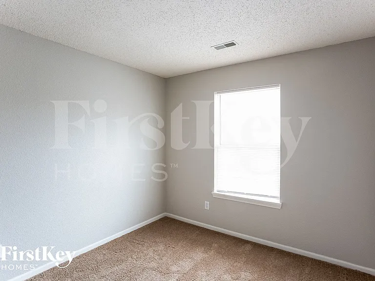 10320 Liverpool Way — Photo 12