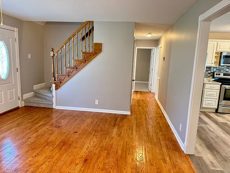 389 Elaine Dr — Photo 16