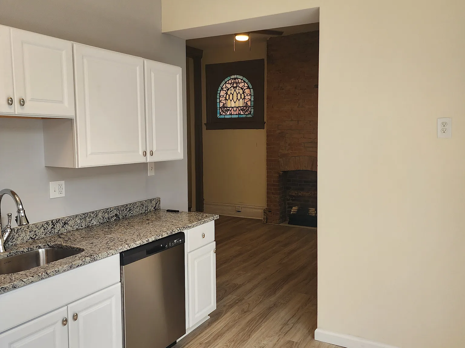 3 bed, 1600 sqft, $1,800 — Photo 4
