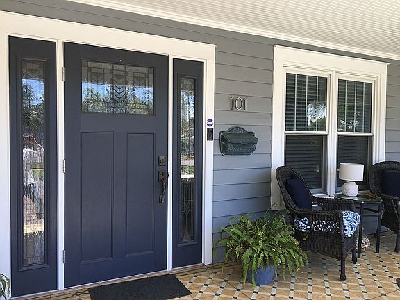 3rd image of 101 10th Ave N