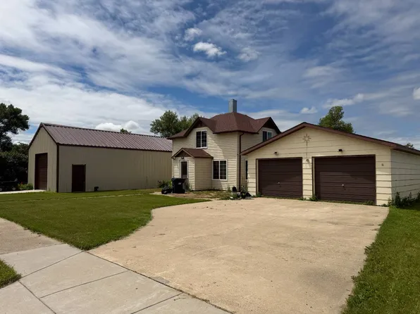 412 4th St N, McClusky, ND 58463