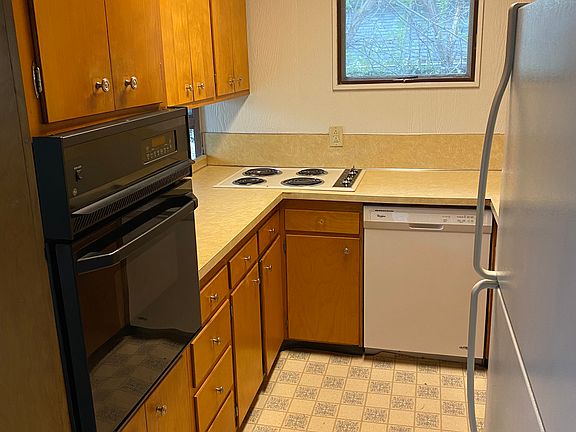 2nd image of 925 Avenue B