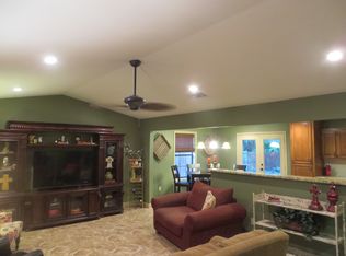 748 Southwood Dr, Athens, TX 75751