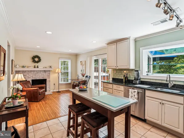 2446 S Walter Reed Dr APT A, Arlington, VA 22206