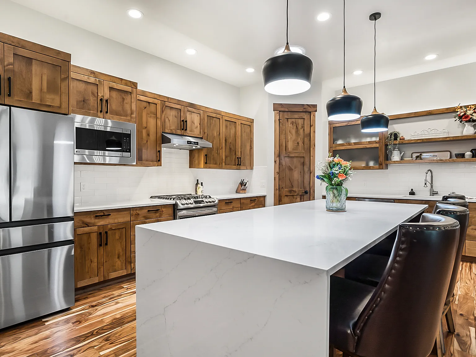 4 bed, 2695 sqft, $4,500 — Photo 4