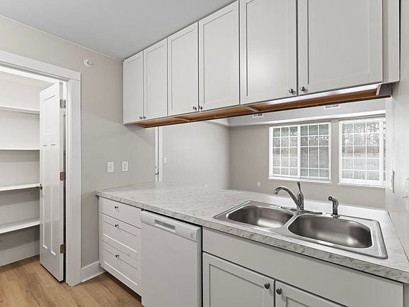5th image of 5200 N Genesee Rd #201