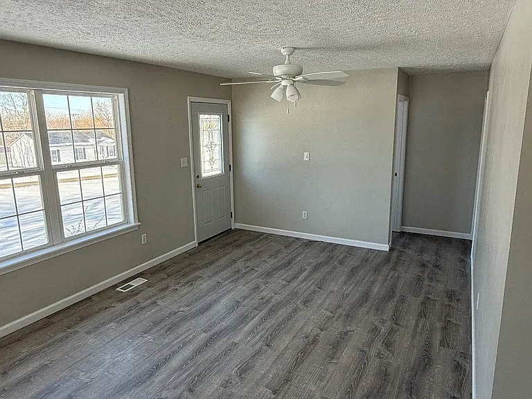 209 N Center St — Photo 5