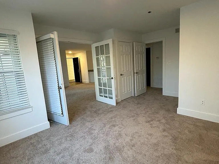 Wesley St. Claire Apartments at Lawrenceville — Photo 89