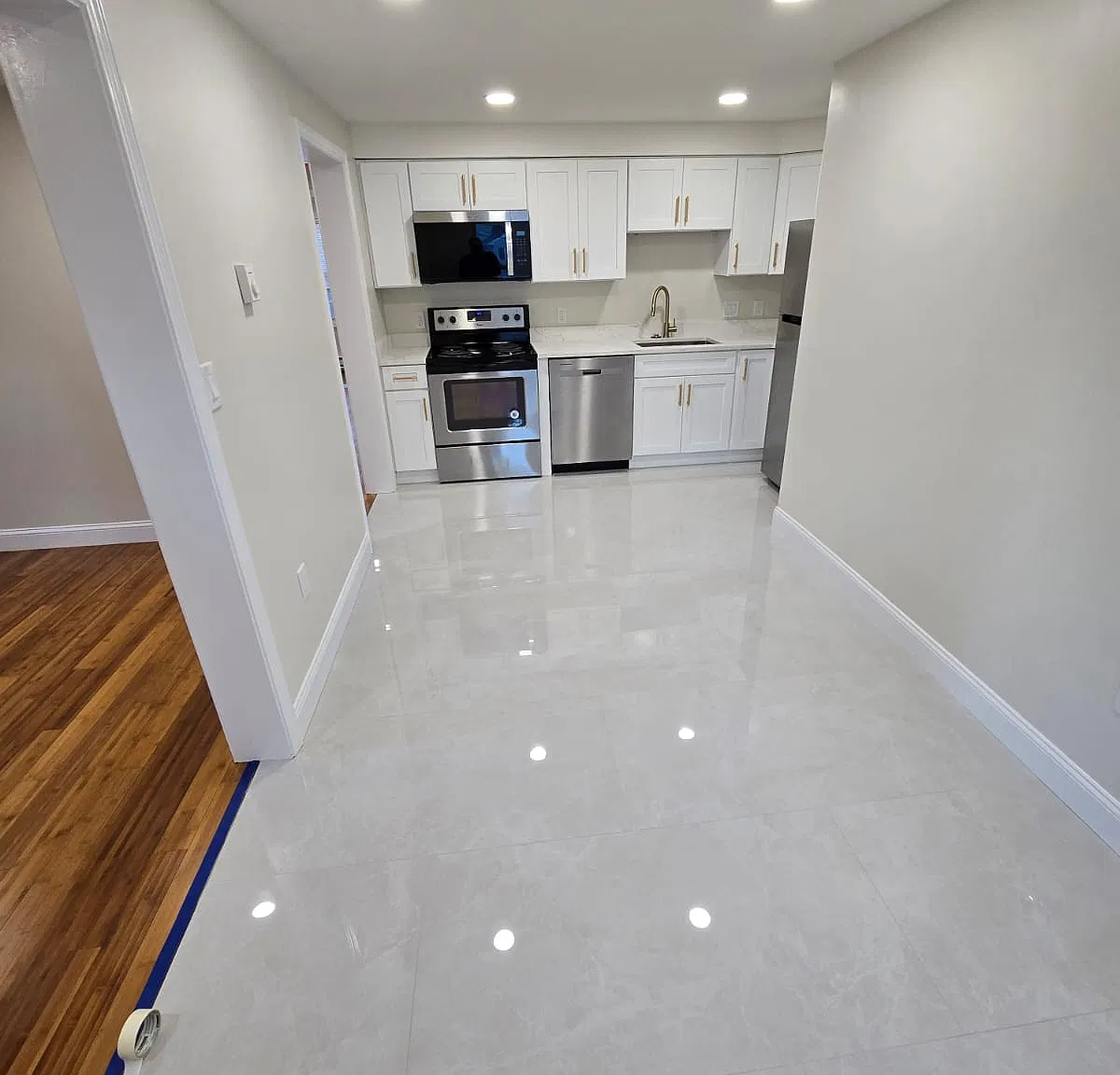 2 bed, 800 sqft, $2,200 — Photo 2