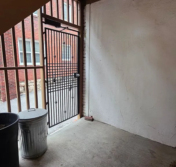 319 E 43rd St #1 — Photo 17