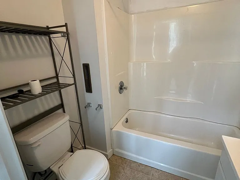 535 Locust Ave — Photo 15
