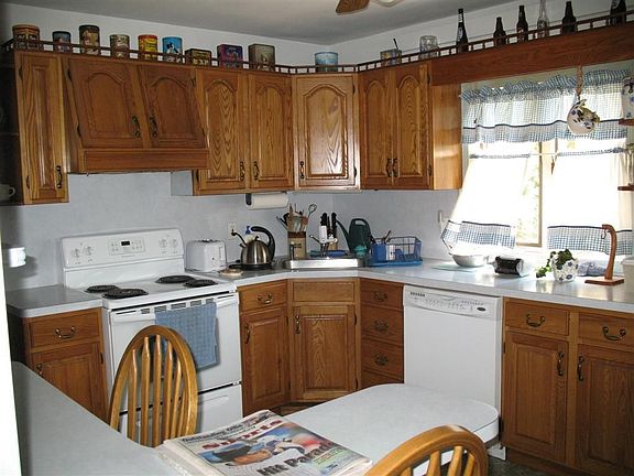 5th image of 15 Straw Ln