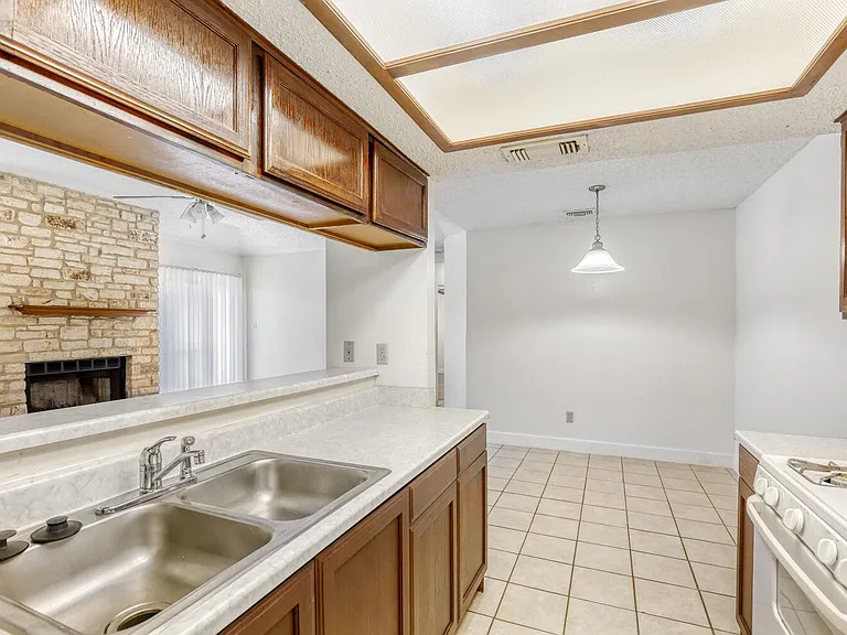 7806 Chimayo Cv #B — Photo 6