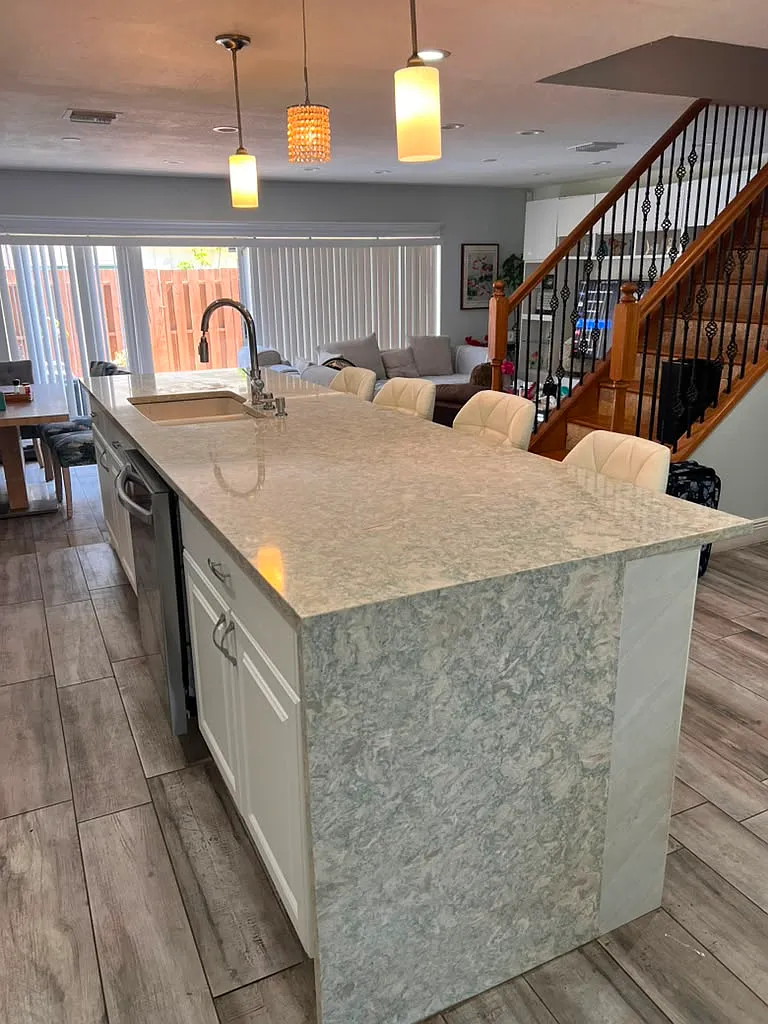 4 bed, 2.5 bath, 2070 sqft, $3,600 — Photo 4