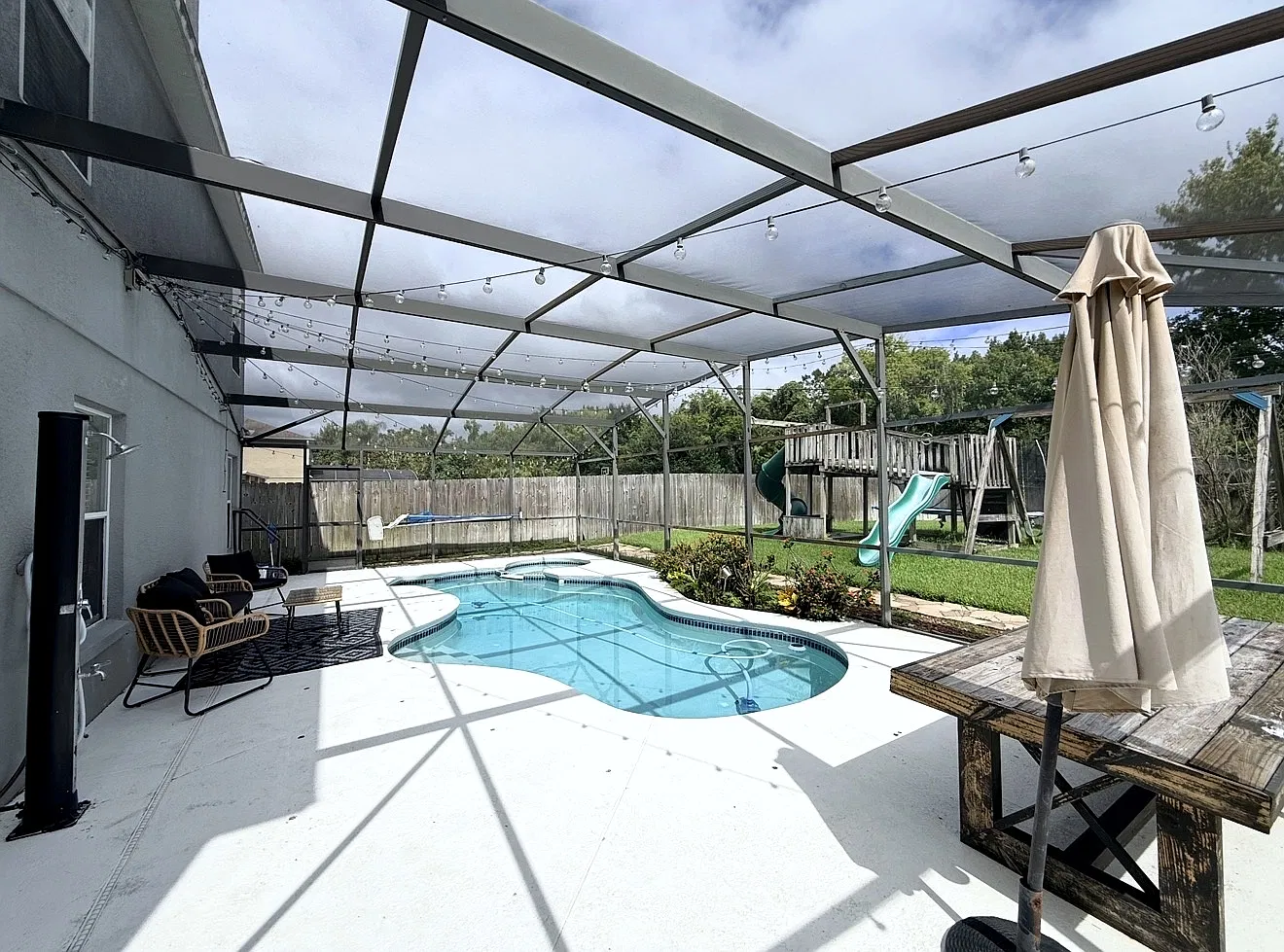 6 bed, 3479 sqft, $3,650 — Photo 3