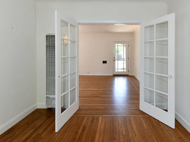 619 Seymour St — Photo 12