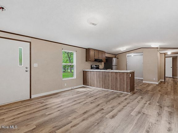 5th image of 1426 Cherrytree Road NE