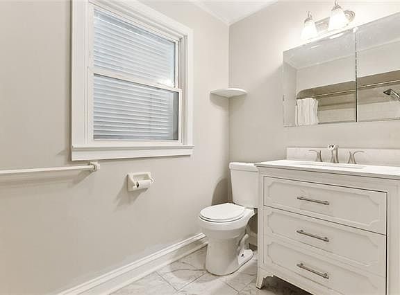 3rd image of 2037L Saint Anthony St