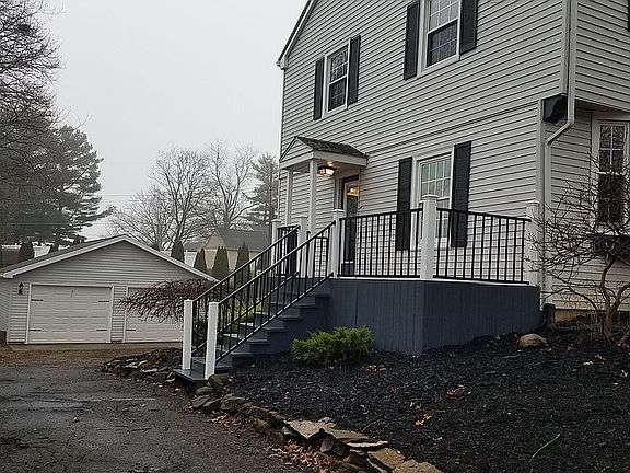 Side Entrance to kitchen