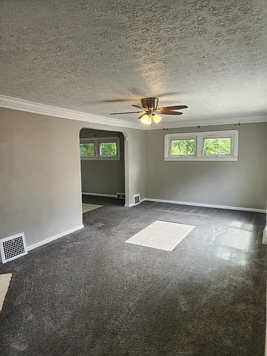 11119 Forest Ave Photo 1