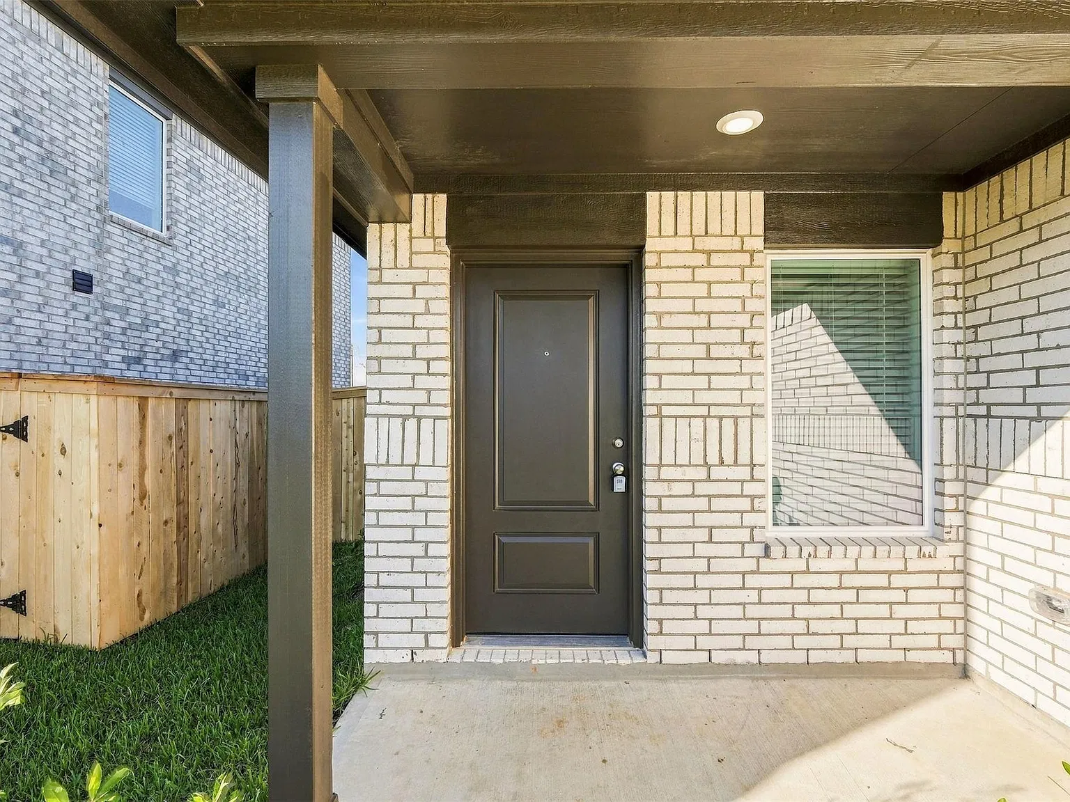 4 bed, 2.0 bath, 1650 sqft, $1,990 — Photo 2