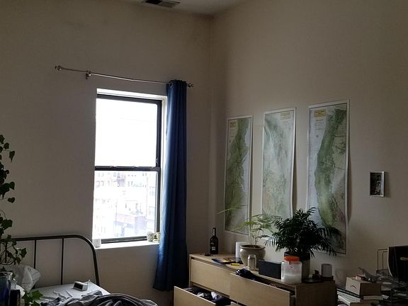 3rd image of 1142 W Grand Ave APT 4R