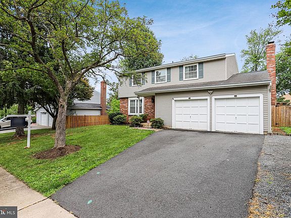 3rd image of 105 Appletree Dr NE