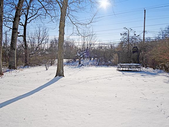 5th image of 209 Cottswold Dr