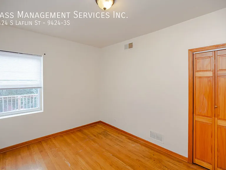 9424 S Laflin St #3S — Photo 6