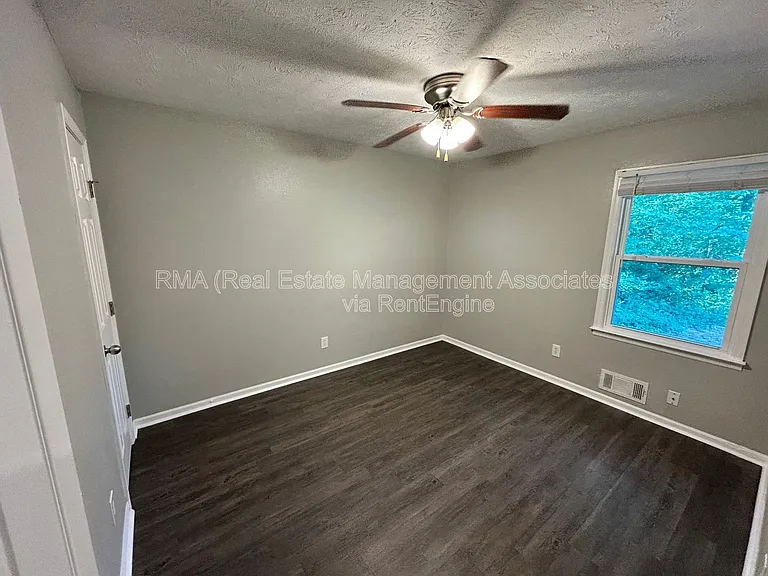 12B Lisa Ln — Photo 2