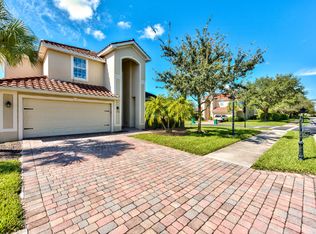 1966 Fairmont Ln, Naples, FL 34120
