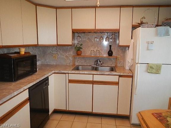 4th image of 78 Glades Blvd APT 4