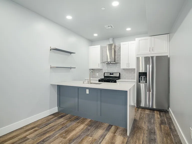 342 W Queen Ln #3 — Photo 9