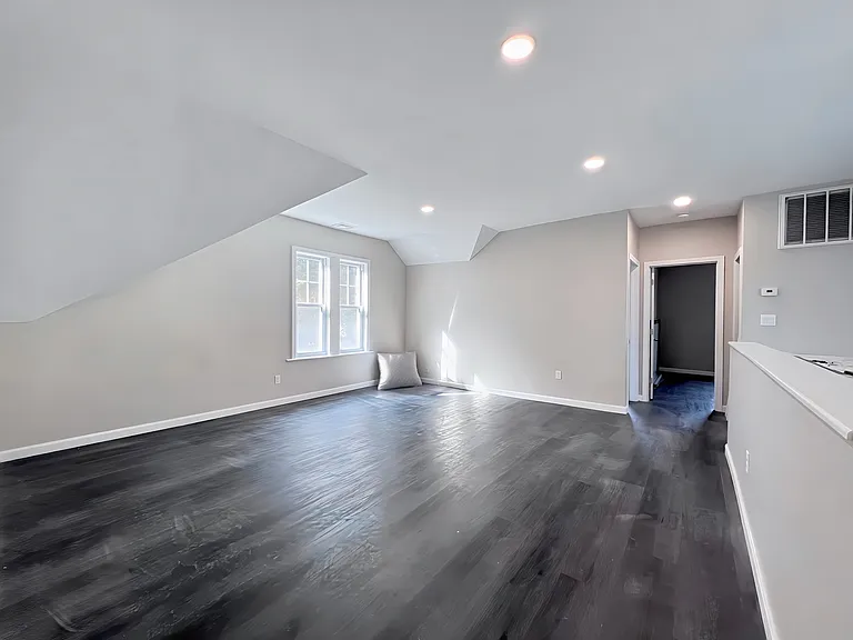 907 Rock St #3 — Photo 6