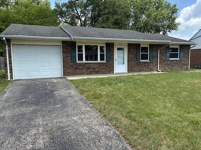 2505 Foxchase Ct W — Photo 10