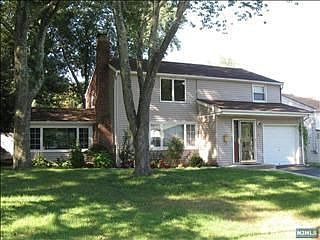 2nd image of 17 Douglas St