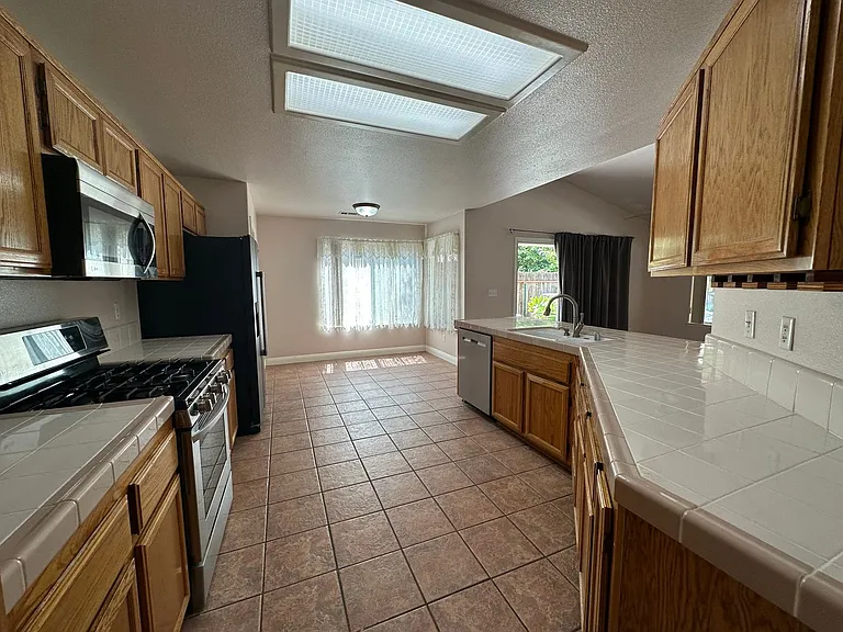 2935 S Aspen St — Photo 5