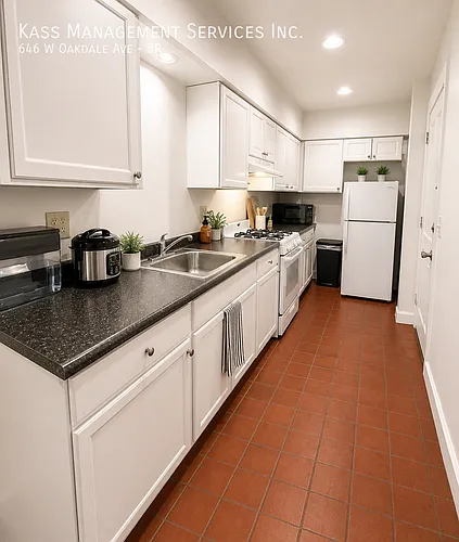 646 W Oakdale Ave #3R Photo 1