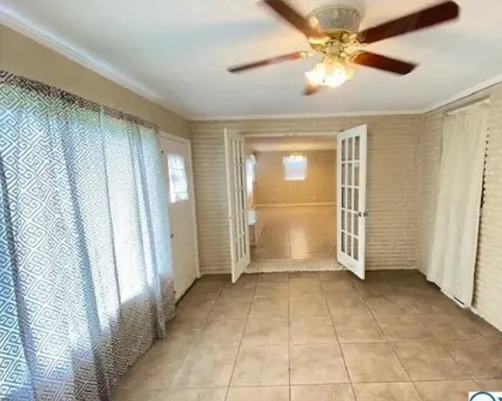 SUN ROOM OR EXTRA BEDROOM