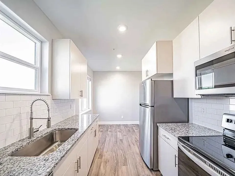 676 Carlow Dr