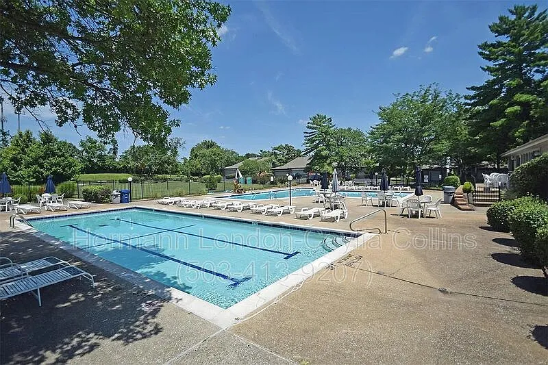 2 bed, 2.0 bath, 868 sqft, $1,195 — Photo 2