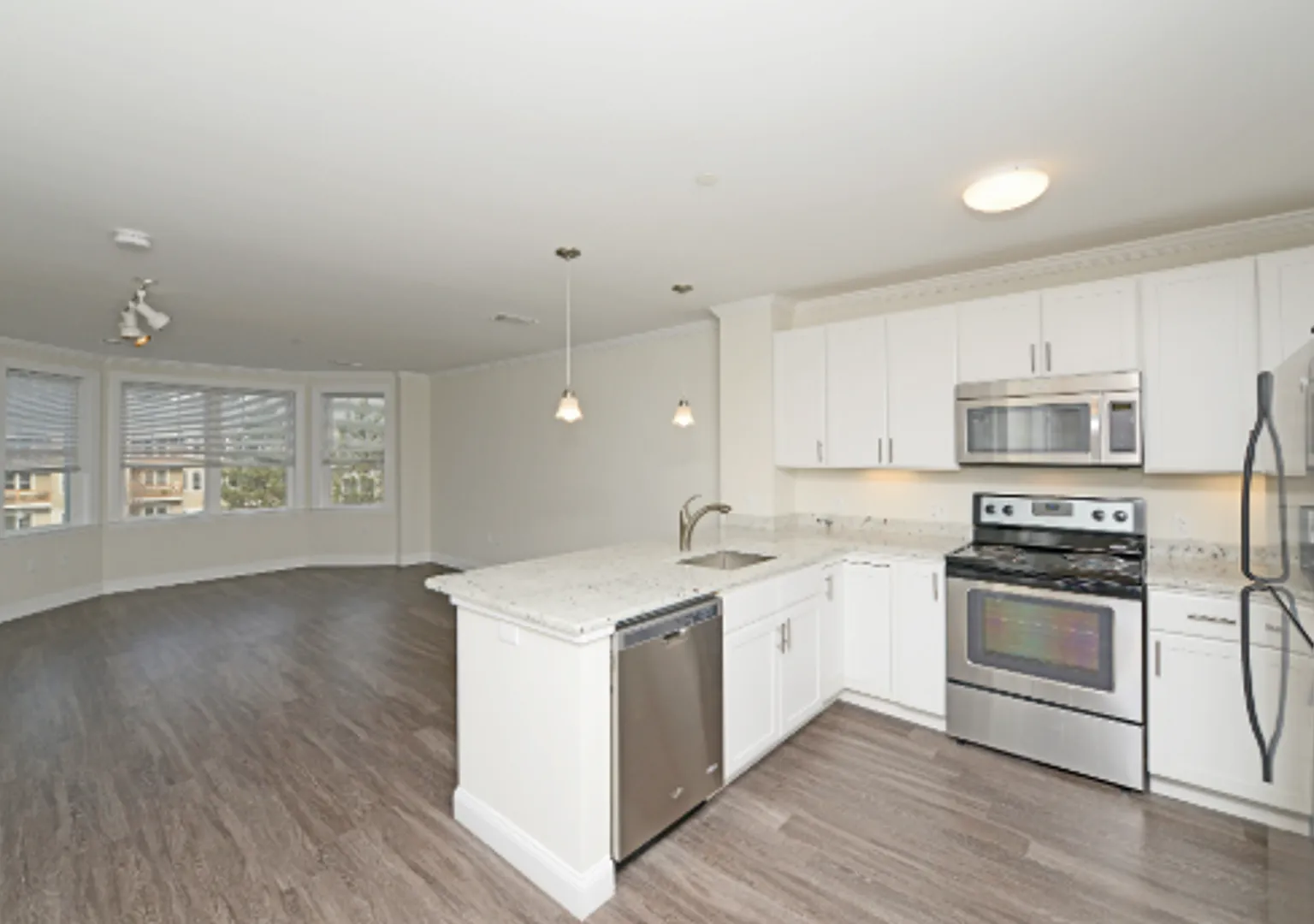 Edgewater Apartments — Photo 4