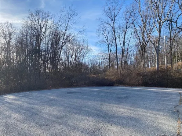 18 Sabrinas Court, Norwich, CT 06360