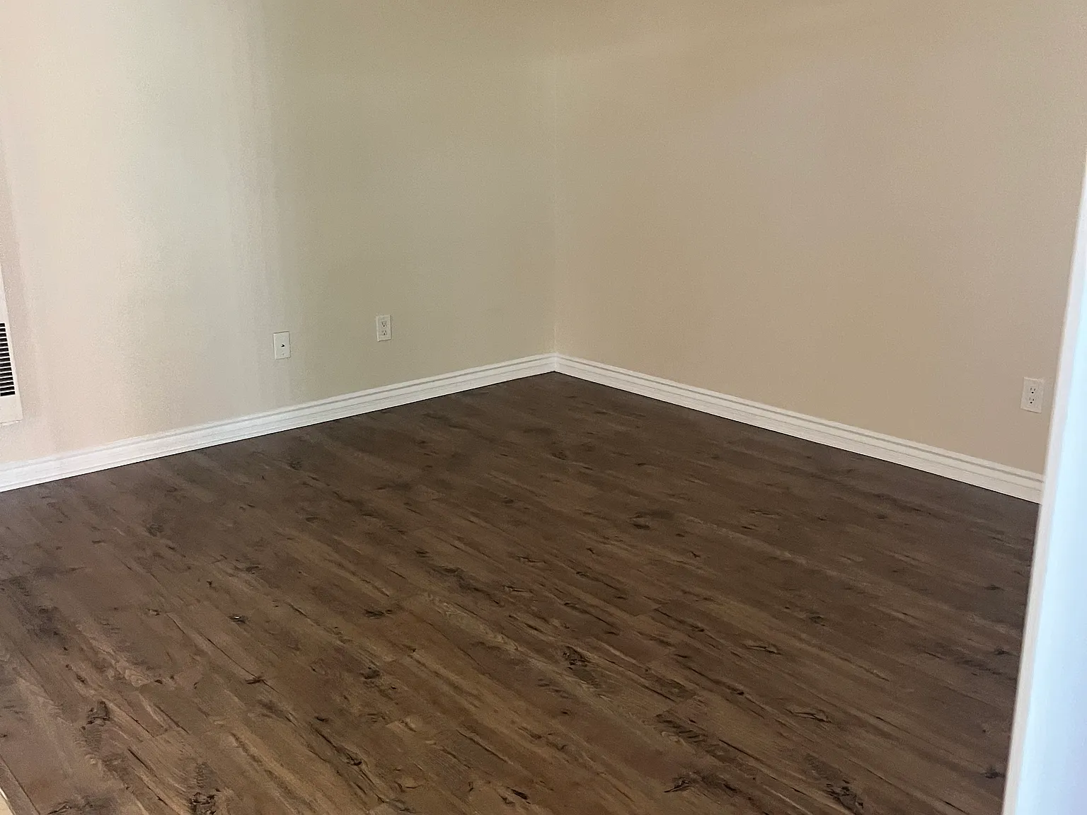 2 bed, 1000 sqft, $2,000 — Photo 2