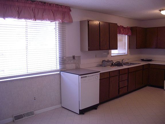 Eat-in Kitchen