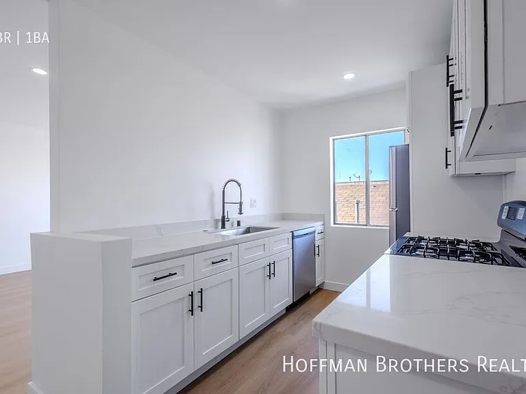 4639 W 17th St #5 — Photo 2
