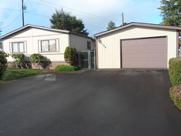 2nd image of 1328 SE Blue Spruce Ln