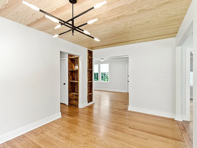 413 Meritta Ave — Photo 11