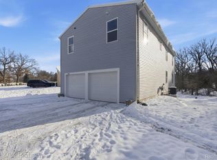 2424 Fisher Rd, Howell, MI 48855